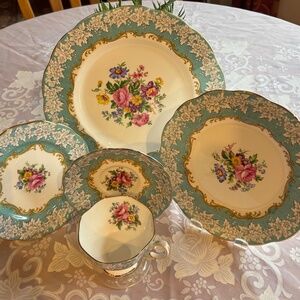 Royal Albert Enchantment 5 Piece Place Setting - Pristine